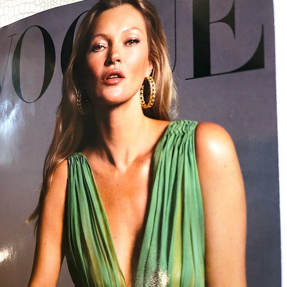 Kate Moss Vogue British UK Edition January 2021 - Picture 2 of 13